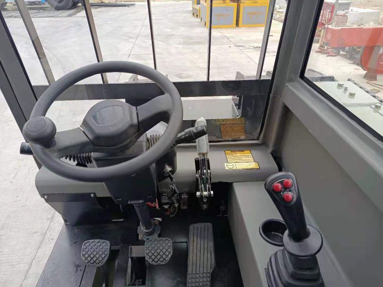 cab of 3ton mini forklift