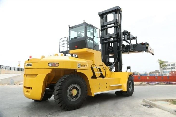 45 Ton Forklift With Stacker Handling Container