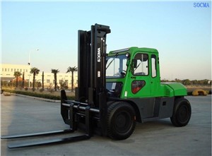 Forklift Diesel Dengan Penjepit Ban Truk Tambang