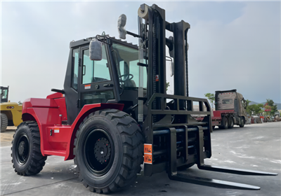 Forklift Medan Kasar 5T Penggerak 4 Roda